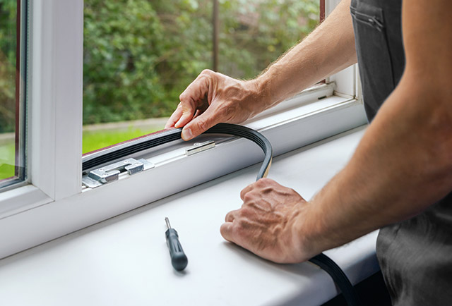 Detailarbeit am Beschlag